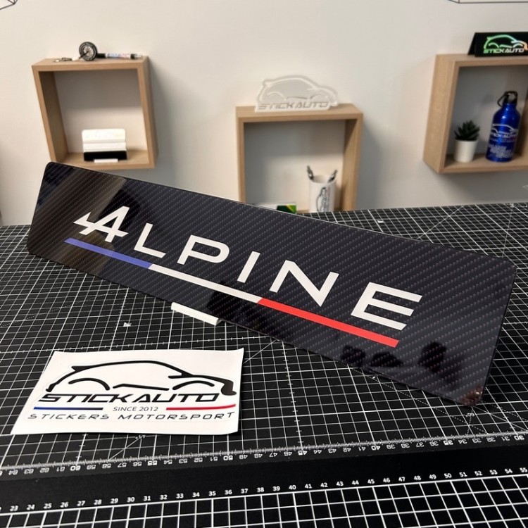 Cache plaque prestige Alpine en plexi avec fond imprimé carbone HD Cache plaque prestige Alpine en plexi avec fond imprimé carbone HD