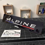 Cache plaque prestige Alpine en plexi avec fond imprimé carbone HD Cache plaque prestige Alpine en plexi avec fond imprimé carbone HD